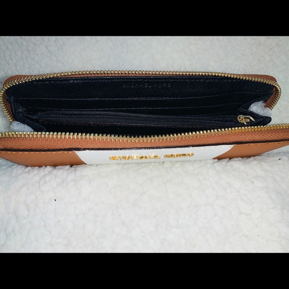 MK Striped Continental Wallet - Picture 4 of 8